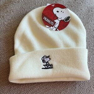 Peanuts Snoopy Golf Beanie in off white